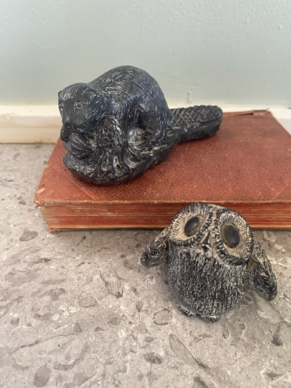 Wolf originals Stone-Look Owl & Beaver Decorative Figurines in Dark Gray